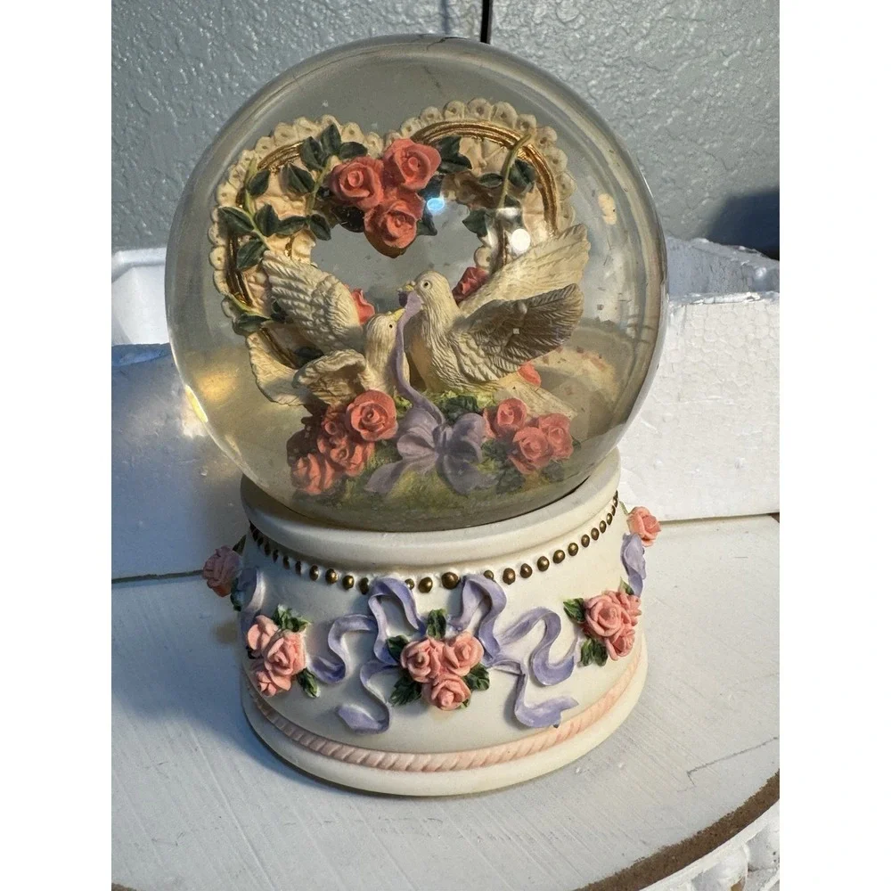 Vintage Musical Snow Globe Double Doves Heart‎ Music Box Plays 